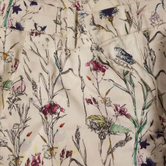 White Pants with flower patern from H&M - Picture 2 of 4